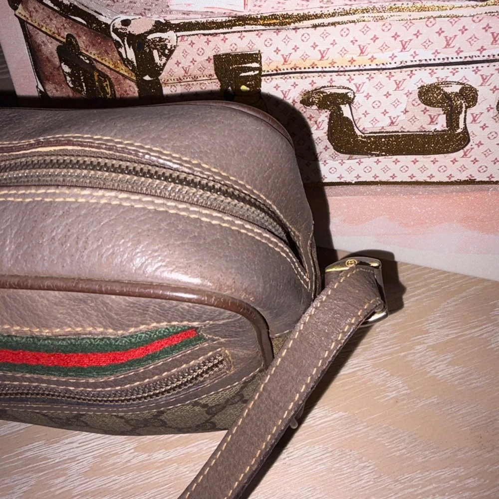 Gucci Vintage Brown and Tan Signature Logo Crossbody Bag EUC with Minor Interior - Picture 10 of 16